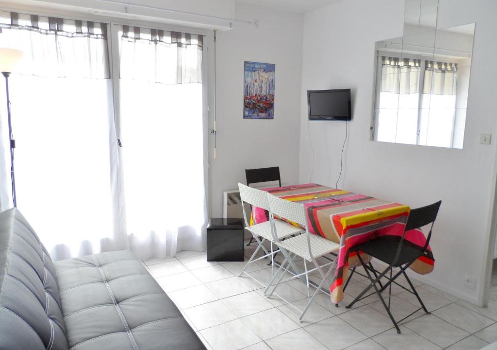 Cabourg Apartment | Appartement 2 pièces avec balcon ensoleillé près de l'hippodrome de Cabourg - FR-1-487-297