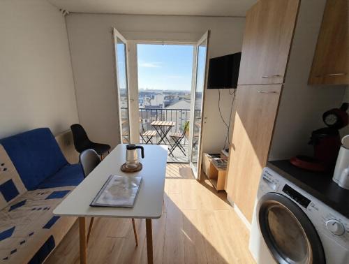 Chateaudun-Bannier Apartment | Appartement 28m2 avec balcon proche gare SNCF, café thé WIFI gratuits - Netflix - Balcon
