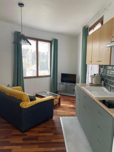 Luc-sur-Mer Apartment | Appartement 35 m2 1er étage 200 m de la mer avec jardin