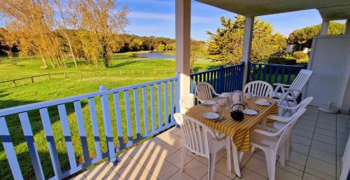 Bourgenay Apartment | Appartement 4-7 pers Grande terrasse vue golf Accès piscine et océan