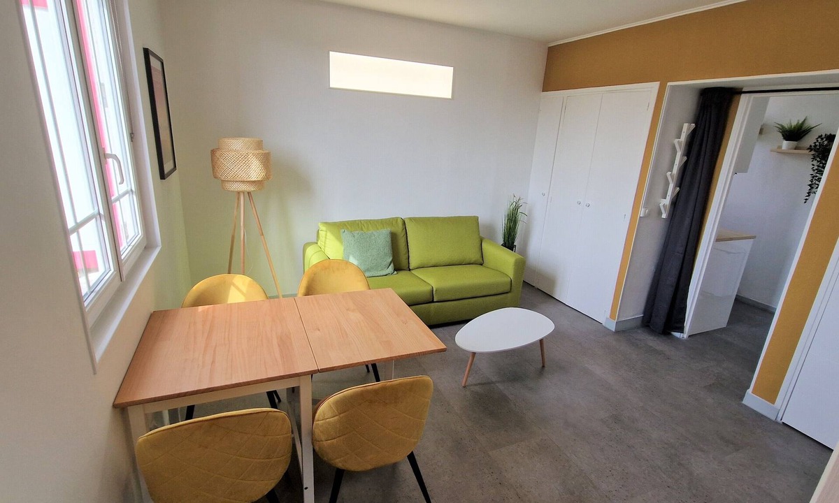 Ouistreham Apartment | Appartement 4 Personnes, 3 min à Pied de la Mer, Accès Direct rue Commerçante PP