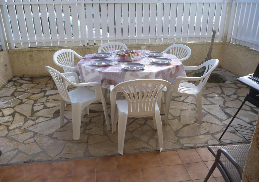 Marseillan Plage Apartment | Appartement 6 pers, terrasse, à 2 pas de plage et commerces, parking, option Internet - FR-1-387-153