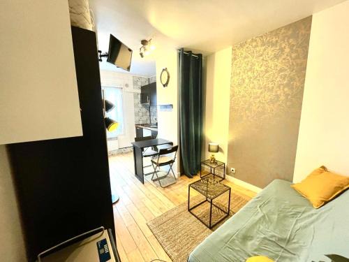 Les Puces de Saint-Ouen Apartment | Appartement au calme