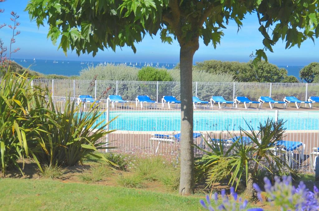 Chateau-d'Olonne Apartment | Appartement avec accès 2 piscines