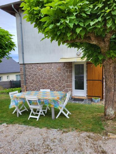 Rosiers-d'Egletons Apartment | Appartement avec jardin privé