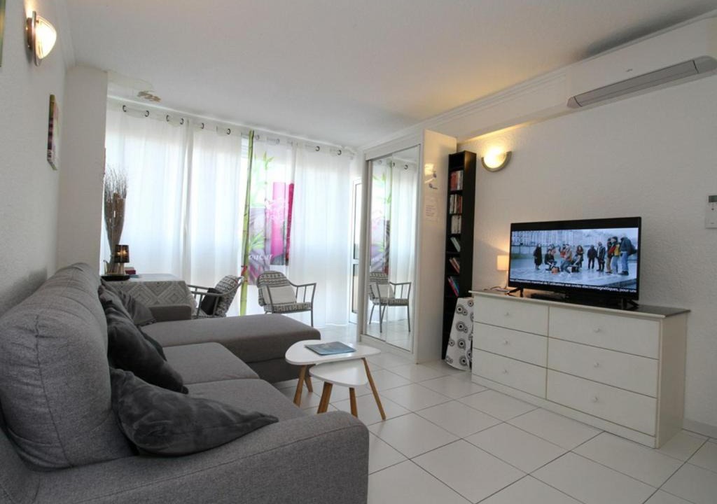 Balaruc-les-Bains Apartment | Appartement Balaruc-les-Bains, 3 pièces, 5 personnes - FR-1-553-7