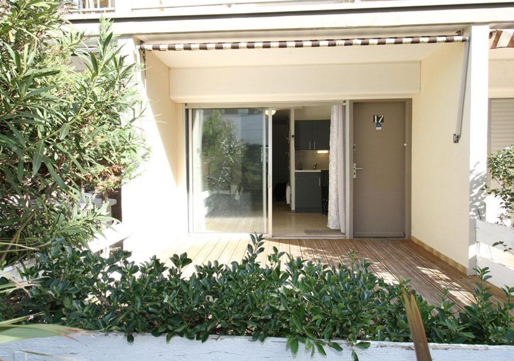 Balaruc-les-Bains Apartment | Appartement Balaruc-les-Bains, 1 pièce, 2 personnes - FR-1-553-128