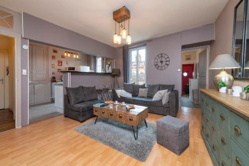 Downtown Angers Apartment | Appartement calme et cosy, Place du Ralliement