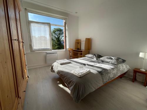 Mons-en-Baroeul Apartment | Appartement calme et lumineux - parking gratuit a 200m - Métro à 5mn
