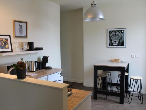 Briey Apartment | Appartement Central à Briey : 2 Ch, Cuisine équipée, Proche Commerces et Activités - FR-1-584-105