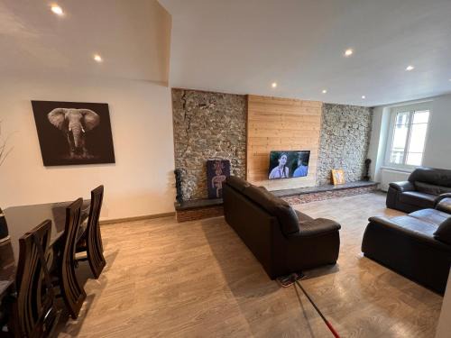 La Tour-du-Pin Apartment | Appartement centre-ville très spacieux avec 4 chambres
