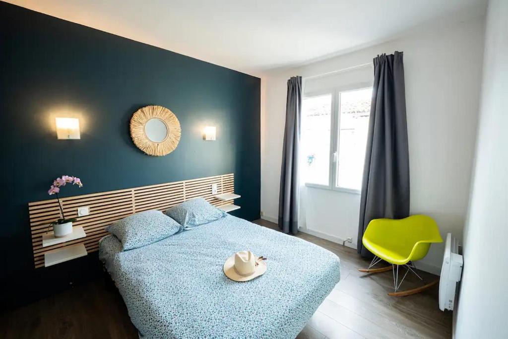 Aigues-Mortes Apartment | Appartement centre village, clim et parking gratuit
