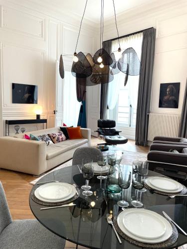 Saint-Louis Apartment | Appartement Charles Le Brun, Face au Château de Versailles, avec parking privé
