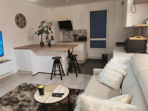 Viroflay Apartment | Appartement charmant à Viroflay avec terrasse & parking