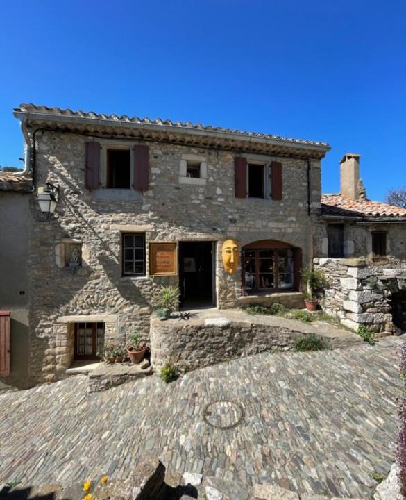 Minerve Apartment | appartement chez l'artiste