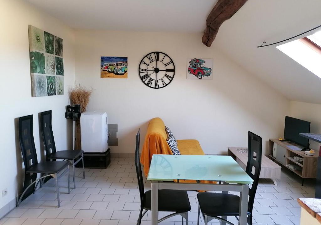 Doue-la-Fontaine Apartment | Appartement climatisé avec parking privé à Doué la fontaine