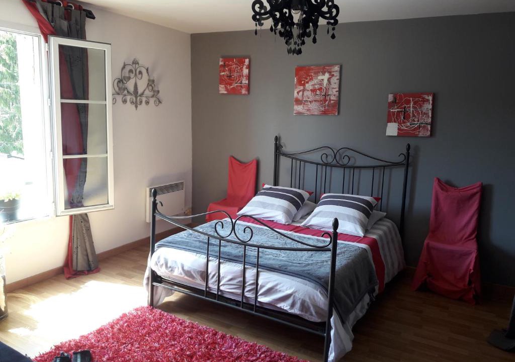 Saint-Paterne-Racan Apartment | appartement complet 11 la roche racan 37370