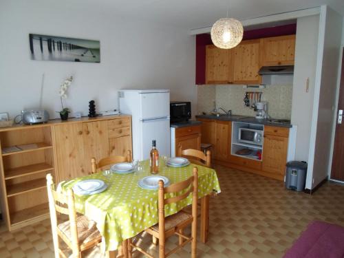 Balaruc-les-Bains Apartment | Appartement confortable proche des Thermes, animaux admis - FR-1-503-3