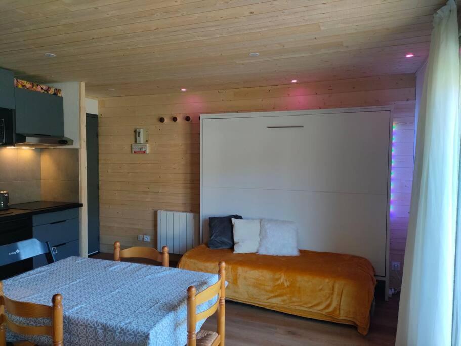 Pyrenees 2000 Apartment | Appartement confort et style en pied de piste
