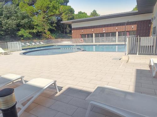 Remoulins Apartment | Appartement confortable à Remoulins, 49 m² avec piscine