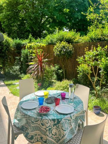 Saint-Cloud Apartment | Appartement cosy 3 chambres avec jardin clos proche de Paris