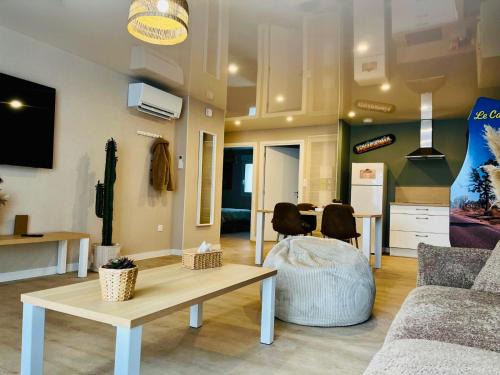 Neuf-Mesnil Apartment | Appartement cosy ambiance Beverly Hills dans résidence avec piscine 4 pers 2 chambres