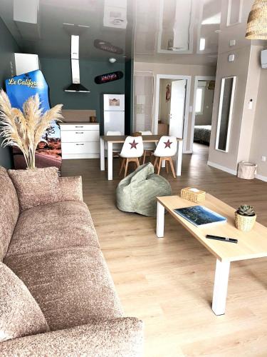 Neuf-Mesnil Apartment | Appartement cosy ambiance Hollywood dans résidence avec piscine 2 pers parking gratuit
