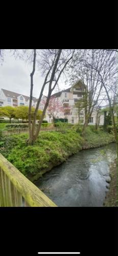 Quartier Canrobert Apartment | Appartement cosy au bord des quais !