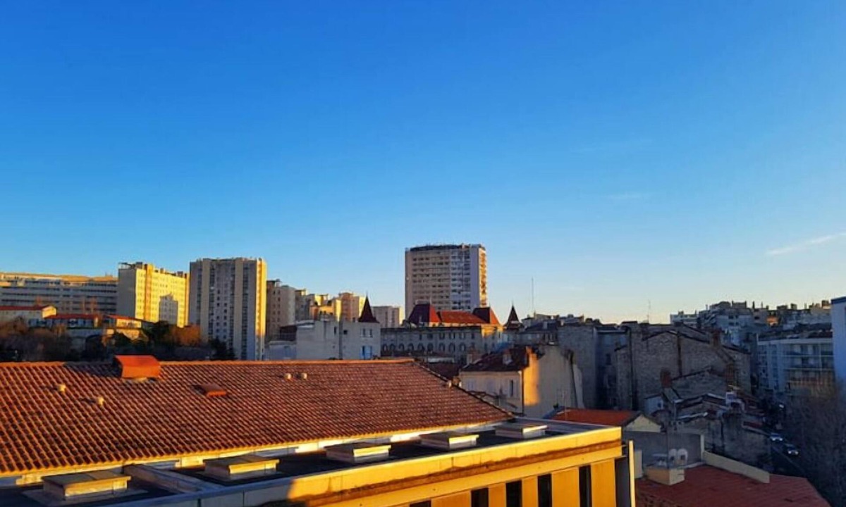Saint-Lazare Apartment | Appartement Cosy Près des Terrasses du Port