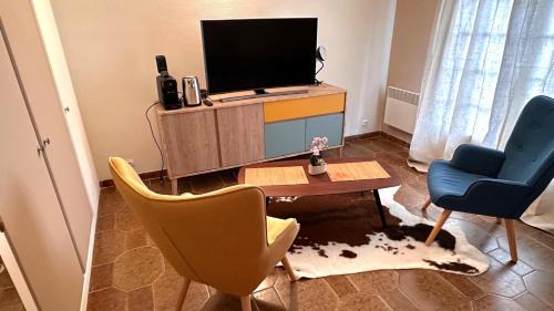 Plateau — Pyramide Apartment | Appartement cosy proche aéroport Orly