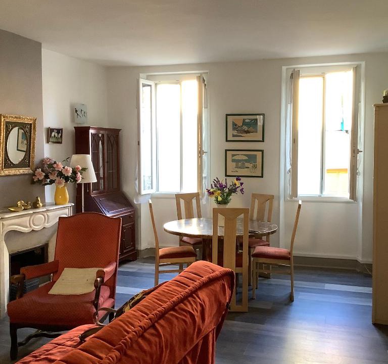La Real Apartment | Appartement cosy, wifi et parking.