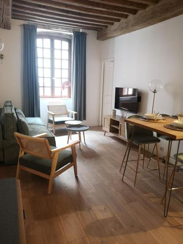 Cremieu Apartment | Appartement Crémieu Centre