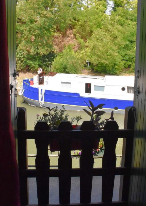 Trebes Apartment | Appartement d'une chambre avec vue sur le lac balcon et wifi a Trebes