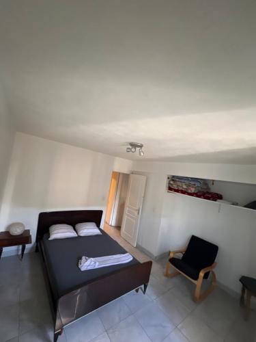 Carmaux Apartment | Appartement Darna - NETFLIX - WIFI - Terrasse avec jardin privée