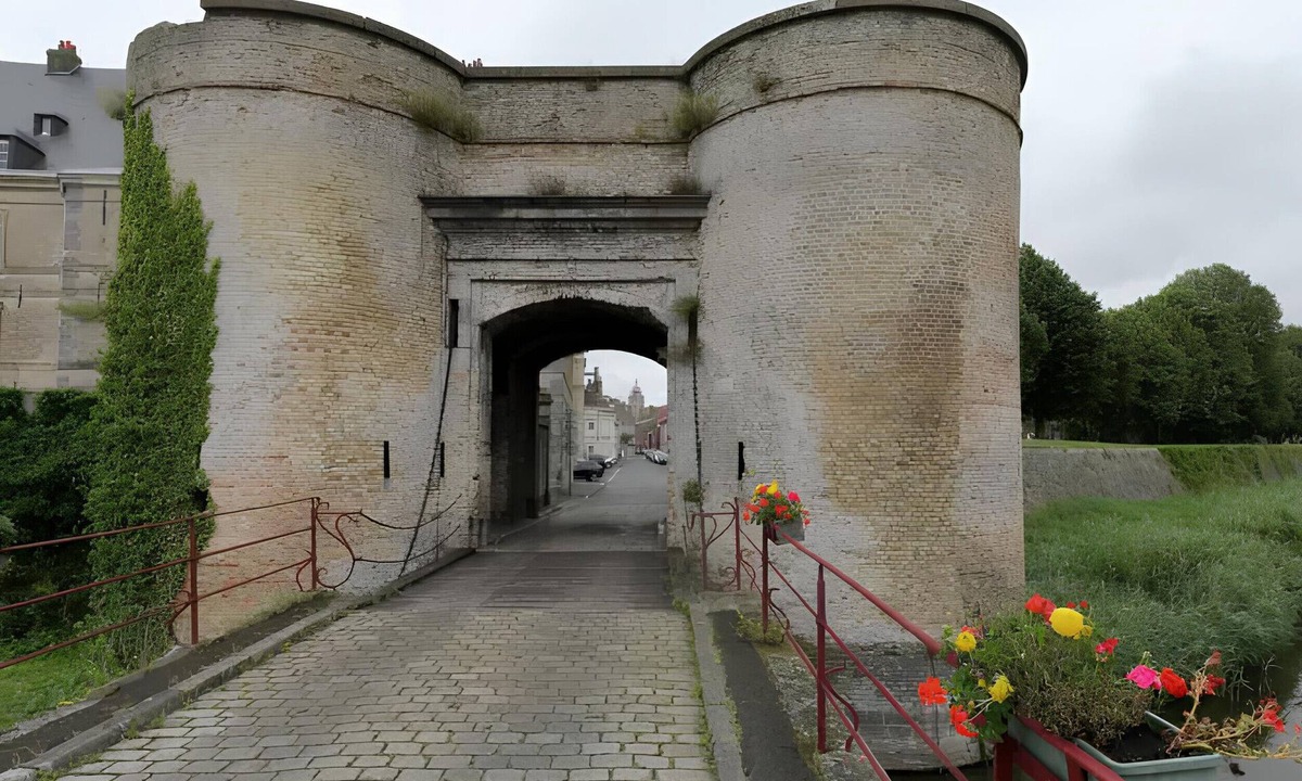 Bergues Apartment | Appartement de charme, dans la ville fortifiée de