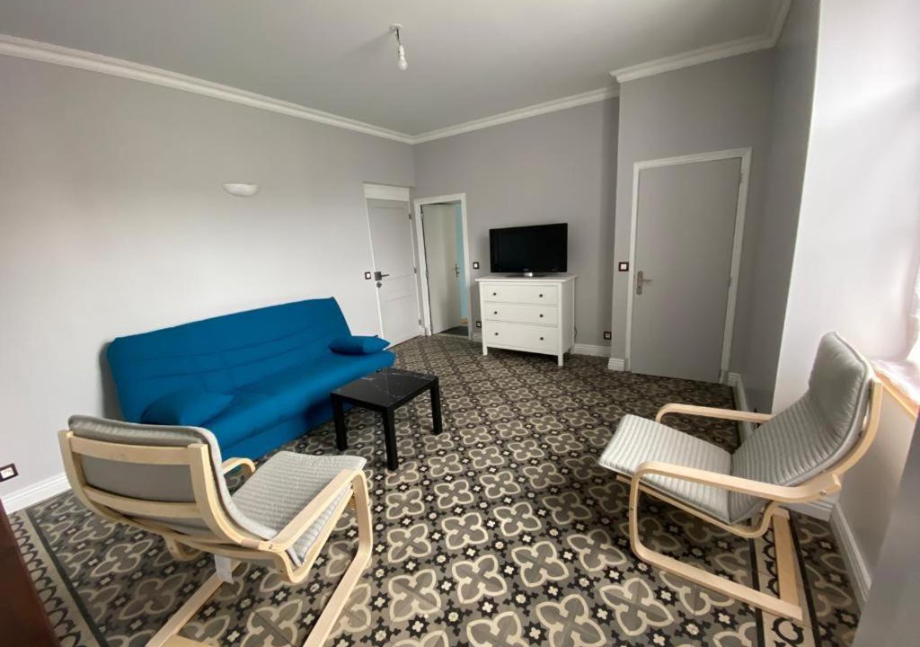 Savigne-sur-Lathan Apartment | appartement de la cour Izorée