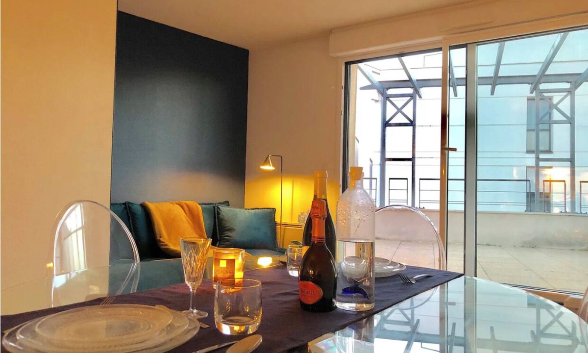 Fougeres - Sevigne Apartment | Appartement en Centre-ville Avec Terrasse et Balcon, Cosy