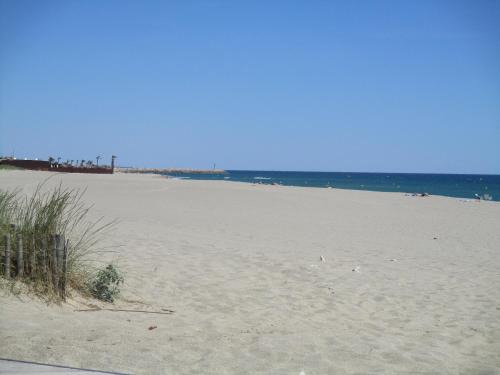 Saint-Cyprien Plage Apartment | Appartement En Bord De Mer avec piscine