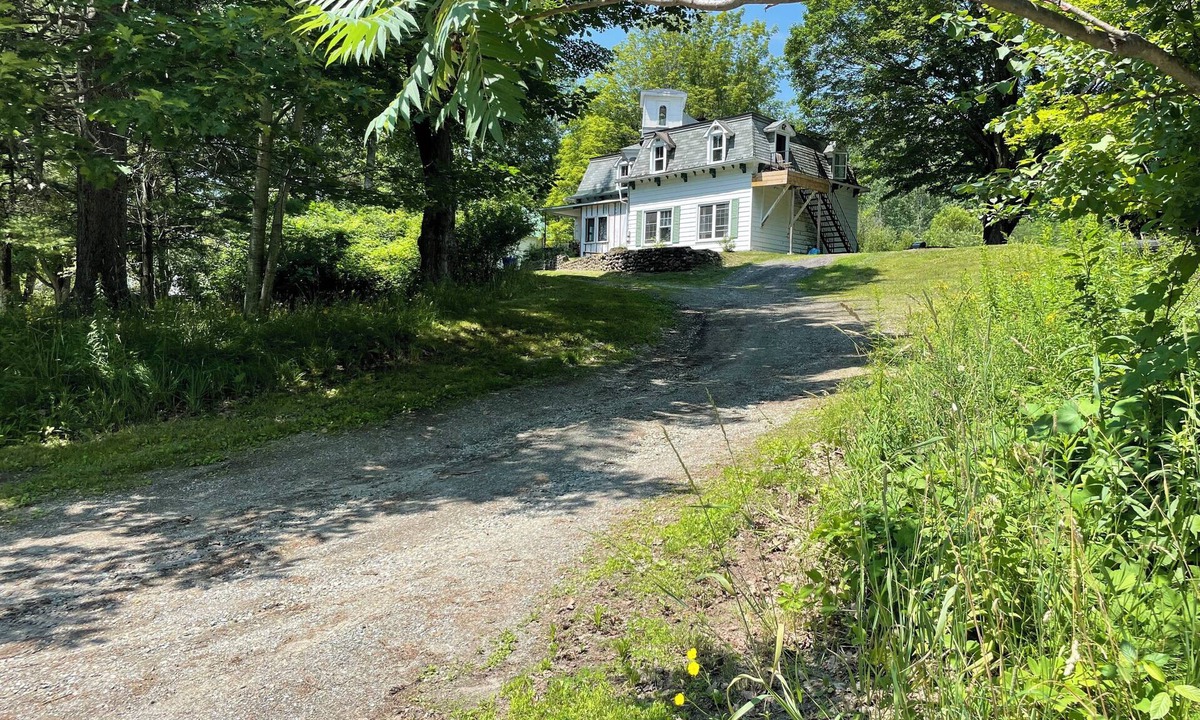 Hatley Bed & Breakfast | Appartement ensoleillé près de tout/Sunny side up apartment near eveything