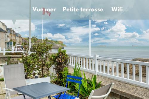 Arromanches-les-Bains Apartment | Appartement en front de mer avec terrasse et vue mer