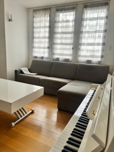 Republique–Point-du-Jour Apartment | Appartement cosy près de la Seine