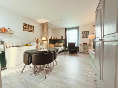 Petit Margny Apartment | Appartement 8 min gare - Parking sécurisé - Arrivée autonome