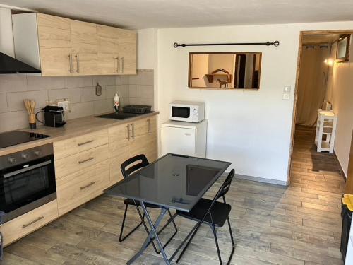 Notre-Dame-de-Londres Apartment | appartement deux pieces