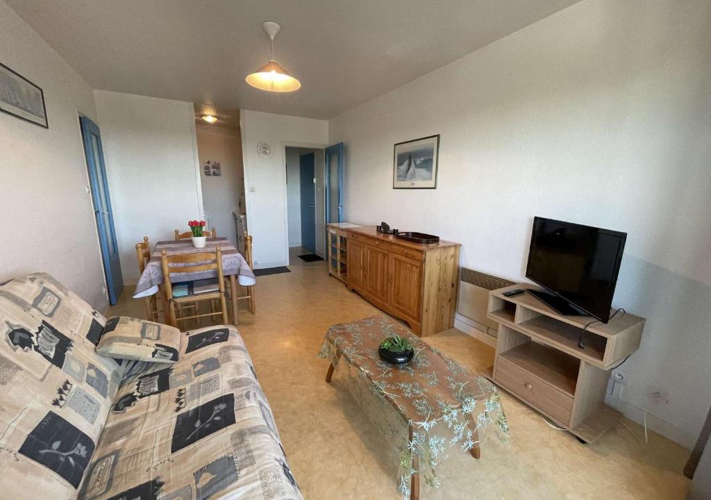 Saint-Hilaire-de-Riez Apartment | Appartement cosy proche plage avec balcon et vue mer - FR-1-224C-48