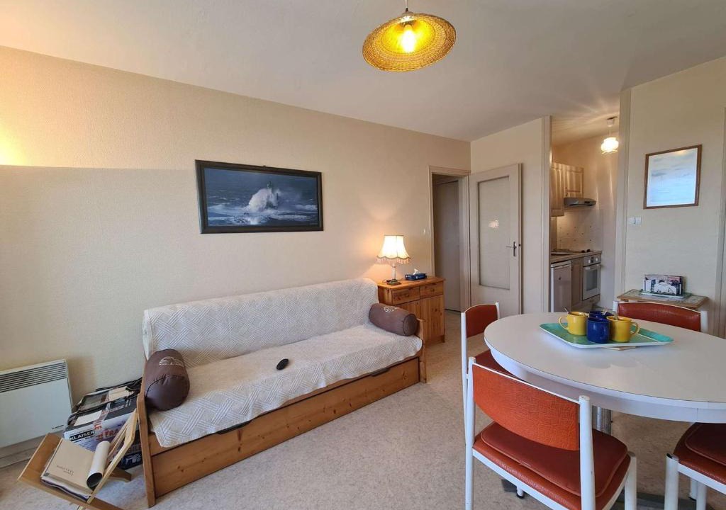 Saint-Hilaire-de-Riez Apartment | Appartement 2 pièces avec balcon proche plage et commerces à Saint-Hilaire-de-Riez - FR-1-224C-21