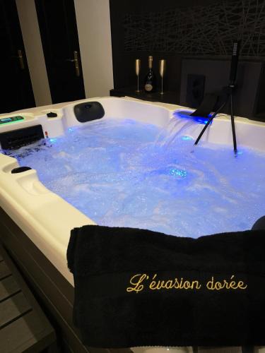 Saint-Martin-du-Littoral Apartment | Appartement haut de gamme avec jacuzzi sauna à 5min de la plage à pied