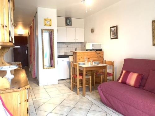 Balaruc-les-Bains Apartment | Appartement idéal près des Thermes de Balaruc avec balcon et parking privé - FR-1-503-16