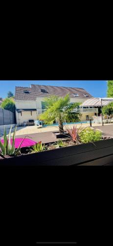 Boissy-l'Aillerie Apartment | Appartement indépendant dans maison avec piscine privée