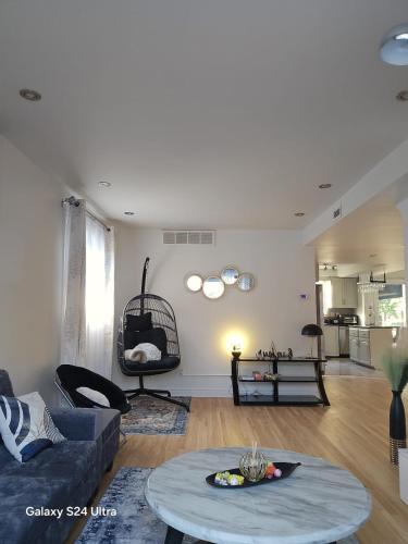 Longueuil Apartment | Appartement, Jacuzzi, Spa et terasse
