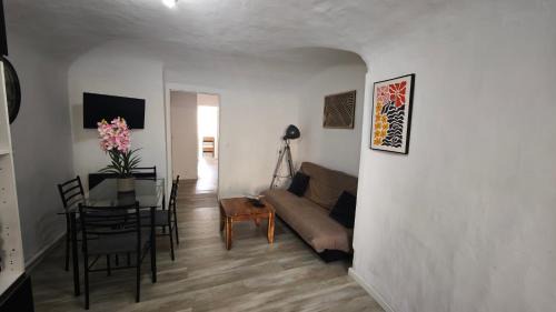 Saint-Ambroix Apartment | Appartement Le république idéalement situé.